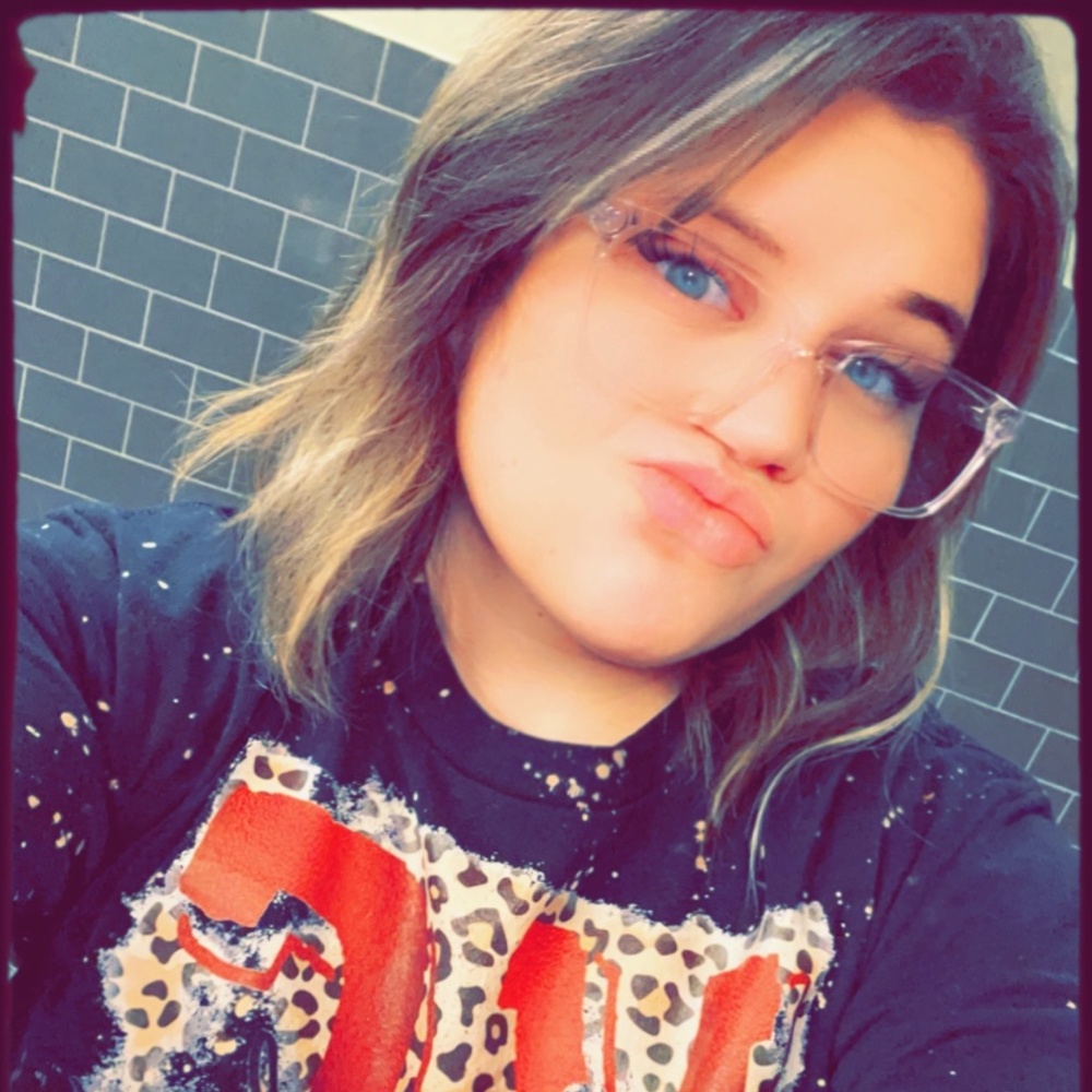 Meet your Posher, Alyxandria